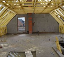 Pose de la charpente, au fond la chambre parentale