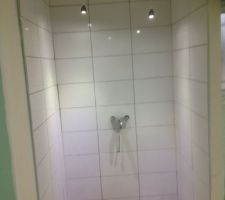 D&eacute;pose cale raimondi du carrelage et installation spot LED