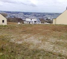 Toujours en attente du permis de construire qui devrait tomber cette semaine... C'est long!!!!