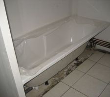 04/03/14-Salle de bain étage-Ces tuyaux seront coffrés
