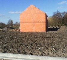 Etalage de la terre autour de la maison, il en reste un peu...
fait le 3 ou 4 mars 2014