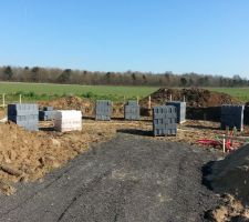 Livraison des parpaings, bient&ocirc;t le vide sanitaire...