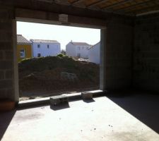 Ouvertures pr&ecirc;tes &agrave; accueillir portes et fen&ecirc;tres !!!
les seuils sont fait !