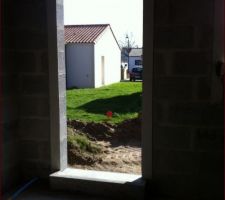 Ouvertures pr&ecirc;tes &agrave; accueillir portes et fen&ecirc;tres !!!
les seuils sont fait !