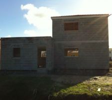 Ouvertures pr&ecirc;tes &agrave; accueillir portes et fen&ecirc;tres !!!
les seuils sont fait !