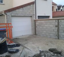 Garage en attente du ravalement