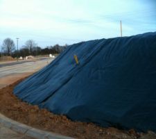 Photo avec b&acirc;che mise par le lotisseur.