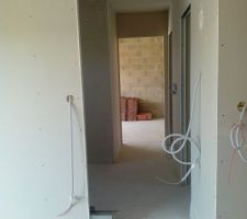 Couloir acc&egrave;s garage