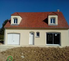 étalement de la terre autour de la maison