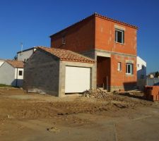Reunion de chantier avec les artisans par un beau soleil