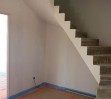 Pose de l'isolant au sol pour préparation sol chauffant