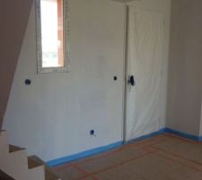 Vue de l'entrée depuis la cuisin