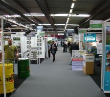 Dans les allées du salon de l'habitat à Cergu Pontoise le 09/03/2014