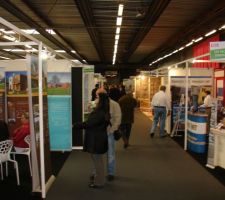 Dans les allées du salon de l'habitat à Cergy Pontoise le 09/03/2014