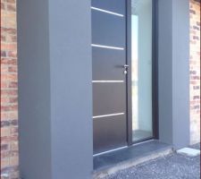 Apr&egrave;s intervention du sav suite aux fissures - r&eacute;sine appliqu&eacute;e au rouleau,  plus l'aspect du d&eacute;part, plus de baguette d'angle, et ton beaucoup plus clair... bref rien &agrave; voir.. quelle DECEPTION !! Merci ARTOIS FACADE pour votre professionnalisme...