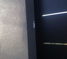 Et la sonnette repeinte.... voyez les beaux reflets qui ne marquent pas du tout les defauts....