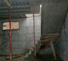 Creation de la piece en sous sol avec les escaliers