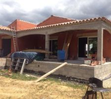 Pose des dernieres menuiseries avec du renfort