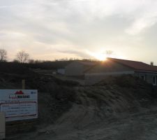 Vue g&eacute;n&eacute;rale du terrain depuis la voierie, c&ocirc;t&eacute; nord est