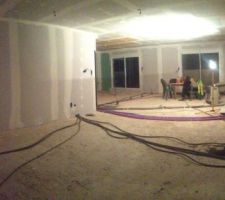 Maison vide prète pour faire la chape et cacher toutes ces gaines