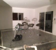 Peinture sous couche cuisine   tabouret ach&eacute;t&eacute; en promo &agrave; centrakor il me tarde de voir la cuisine pos&eacute;e la peinture...