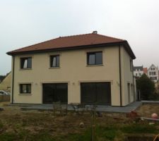 Façade terminée enfin avec beaucoup de mal équipe d'enduiseur non compétente savio a Béthune a éviter !!