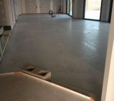 Ça sèche!!! J-1 avant de pouvoir marcher dessus...