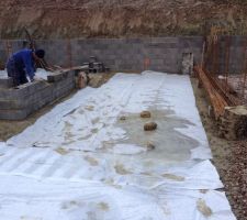 Pose g&eacute;otextile avant &Eacute;talage des galets pour la mise en forme sous dalle