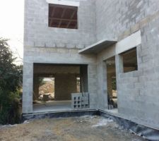 Le garage et la "casquette" de l'entr&eacute;e