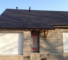 Et voilà les gouttières posées aujourd'hui !
Ça va vite!
On a hâte!