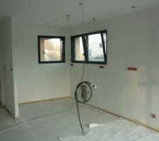 La cuisine avec le ratissage en cour