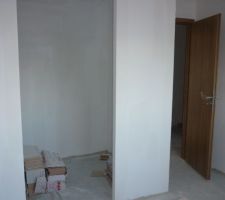 La chambre 1 avec le ratissage en cour