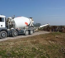 Chemin d'acc&egrave;s et toupie pour les fondations