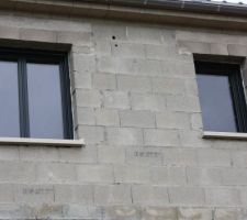 Fenêtre côté rue 1er étage - gris Anthracite PVC