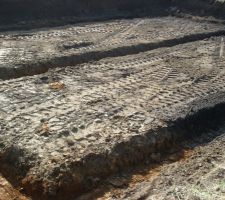 Voici le terrain après le terrassement fait, ça fait bisarre sur le coup