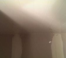Carrelage buanderie et escaliers. .. faux plafond pvc