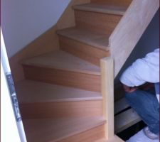 Pose escalier des combles ( rambarde non poser pour faciliter aménagement du haut)
