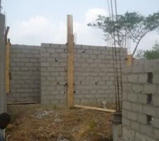 Poteaux ronds de la salle &agrave; manger