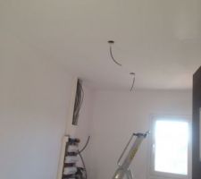 Sous couche cellier fini je fais m&ecirc;me la sous couche au plafond car faut avancer au moins mon ch&eacute;ri fera la finition pendant c'est vacance!!