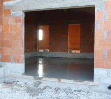 18 mars 2014: la dalle du garage est en cours: terminée!