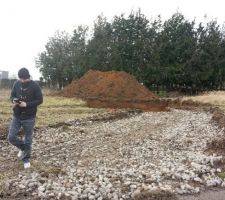 Voila le troue creuser maintenant a s\'avoir se que je vais en faire de la terre