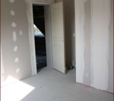 Chambre 4  qui a un accès vers le grenier