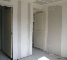 Chambre 1 au RDC avec salle de douche privative