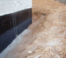 Drainage rebouch&eacute; avec la terre