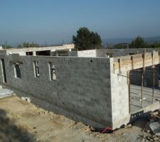 Vue d'ensemble AR avec le linteau de la porte du garage en premier plan.