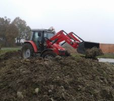 Jacky vient aplanir le terrain