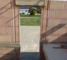 Pallier escalier avec porte d'entr&eacute;e pour la chambre au dessus du garage