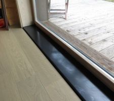 D&eacute;tail du nez de fen&ecirc;tre en acier