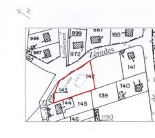 Voici un plan cadastrale du terrain que nous sommes en train d'acquerir.