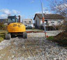 Fin de l'acc&egrave;s au chantier dans l'all&eacute;e jusqu'&agrave; la maison et &agrave; l?abri de jardin